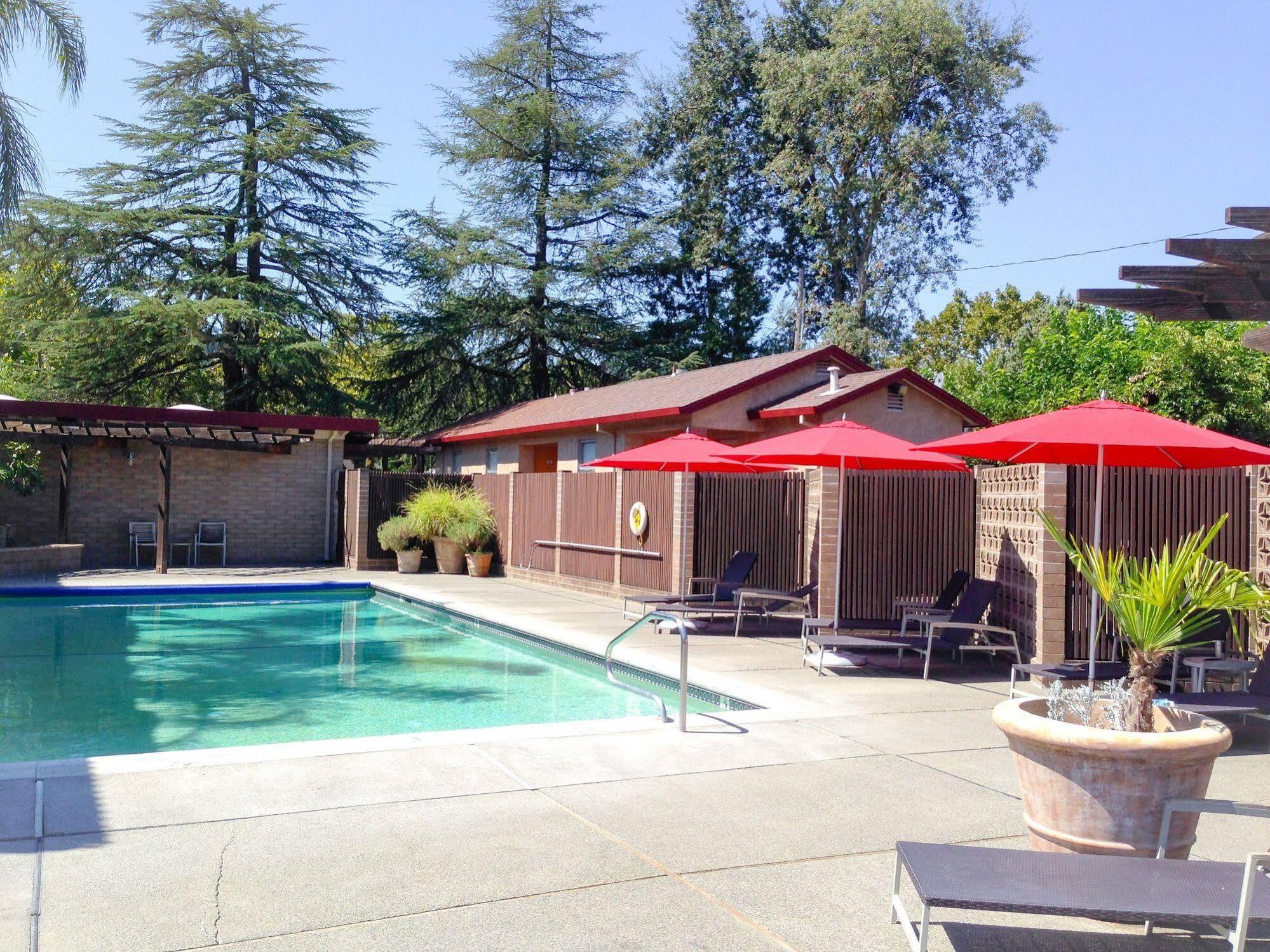 Dr Wilkinsons Backyard And Mineral Springs A Member Of Design Calistoga