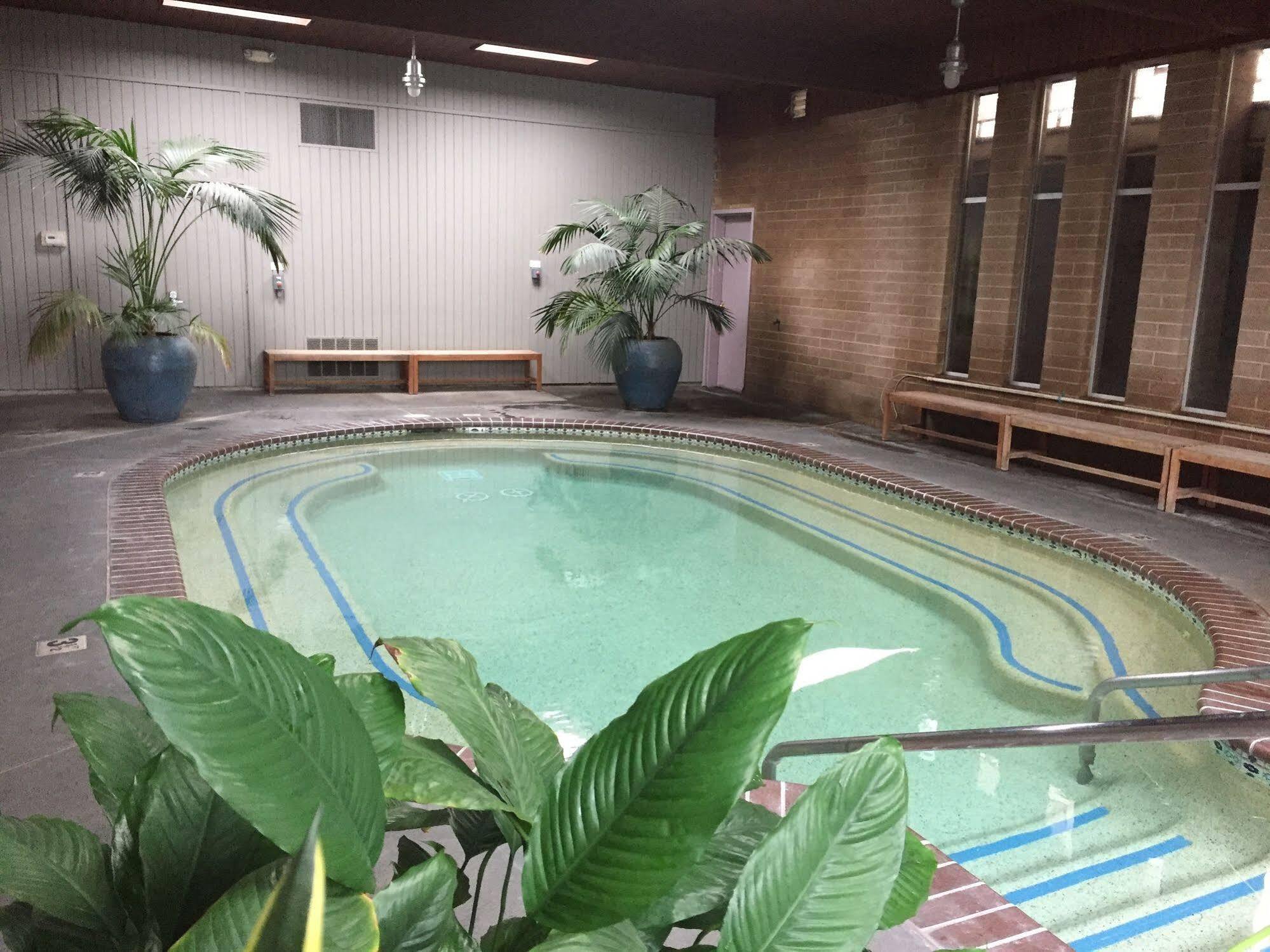Dr Wilkinsons Backyard And Mineral Springs A Member Of Design Hotel Calistoga
